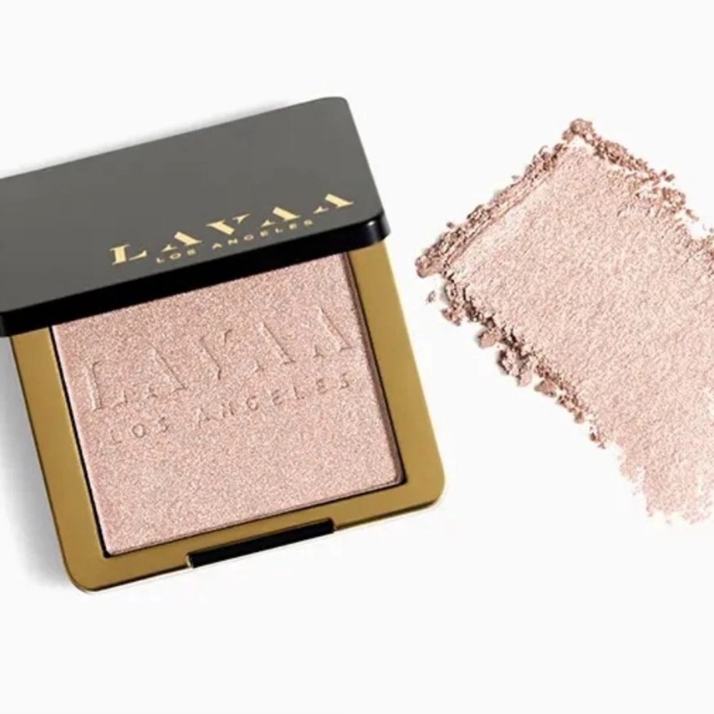 Lavaa Beauty Grand Glow Illuminator in Pearl
